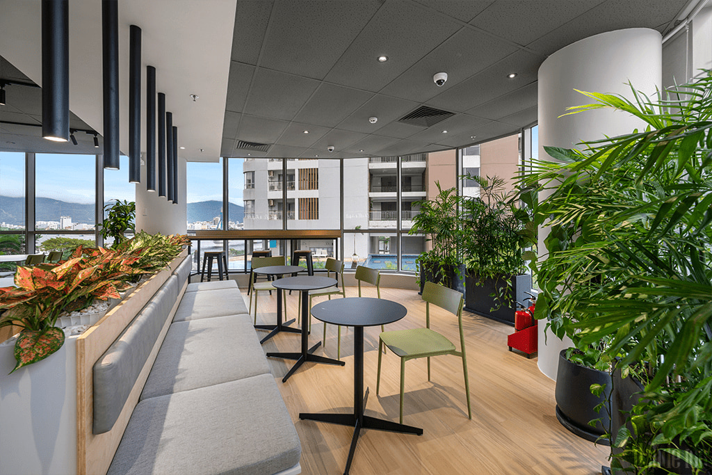 Pantry space combined with discussion and meeting space of an inspiring office